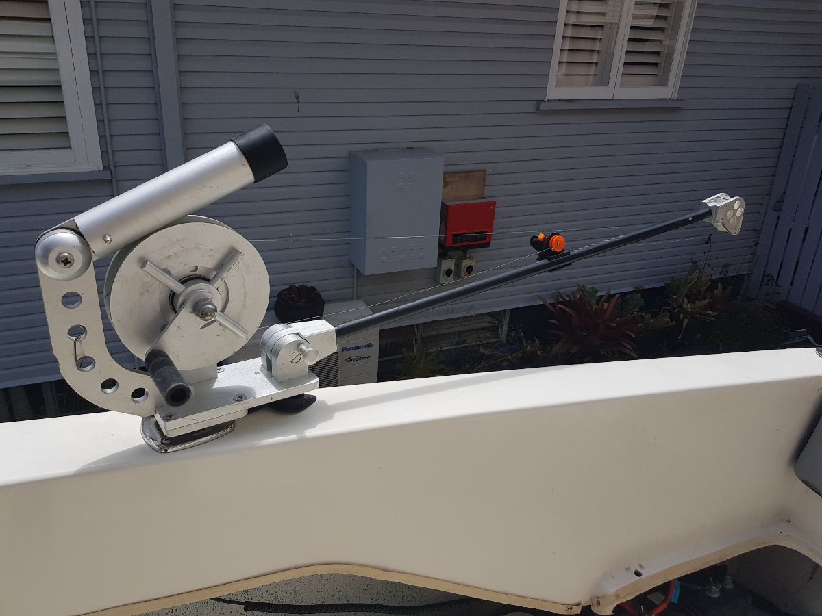 Detachable line counter used with a fishing downrigger
