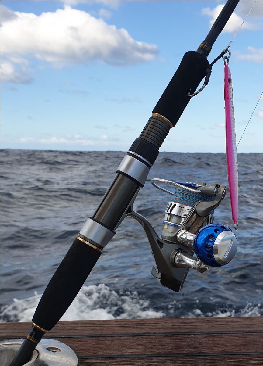 Light jigging outfit used with a 100 g jig during the Texas Reef experiment